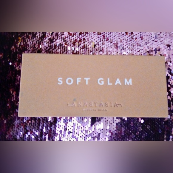 Anastasia Beverly Hills Softglam Full-Size Eyeshadow Palette - Picture 1 of 4